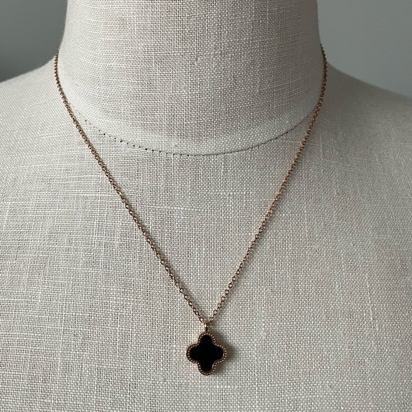 Rose Gold Color Clover Pendant Necklace - Reversible - Black & White - Picture 1 of 3